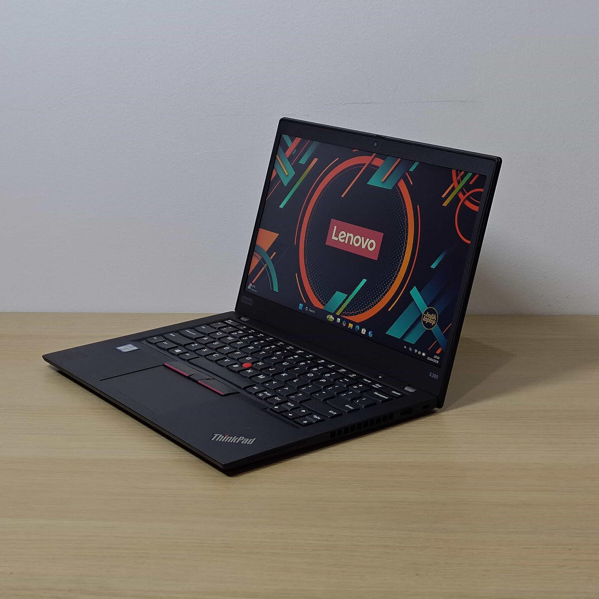 Lenovo Thinkpad X390 Depan Kanan Butik Laptop