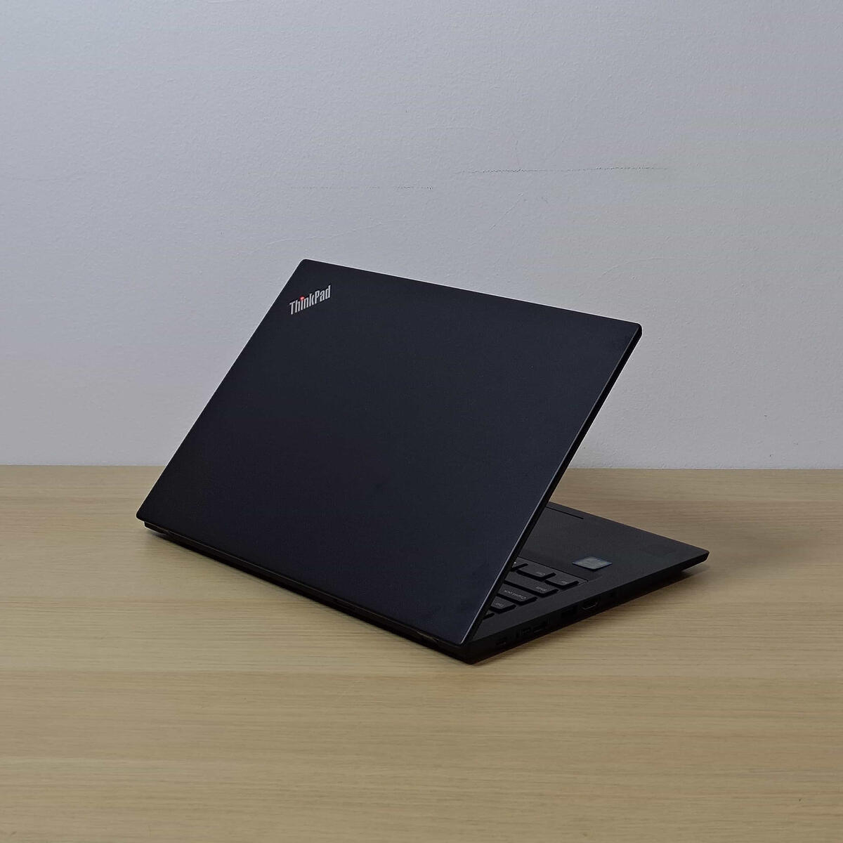 Lenovo Thinkpad L480 Belakang Kanan Butik Laptop