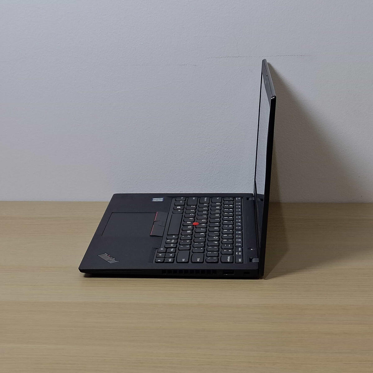 Lenovo Thinkpad X390 Samping Kanan Butik Laptop